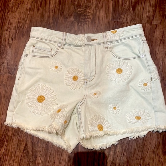 Blank NYC Pants - Blank NYC The Perry Mom Short Daisy